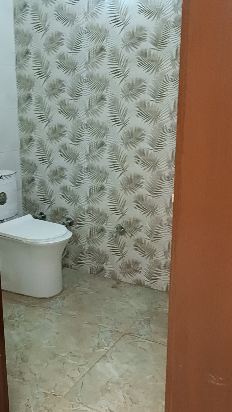 Bathroom, shalimar garden extension i 2 Bedroom 1100 Sq.Ft. Builder Floor In Shalimar Garden Extension I Ghaziabad 8906685