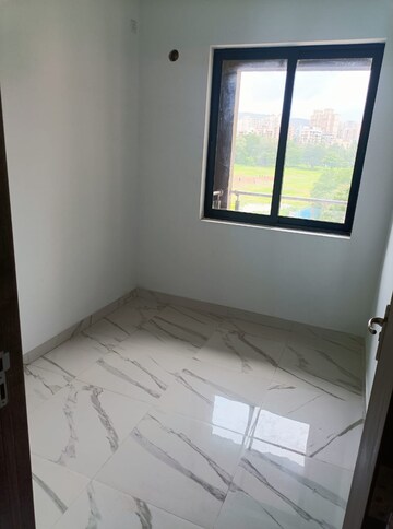 Room in 2 BHK Apartment at Kalpataru Immensa, Kolshet Road – for Rent