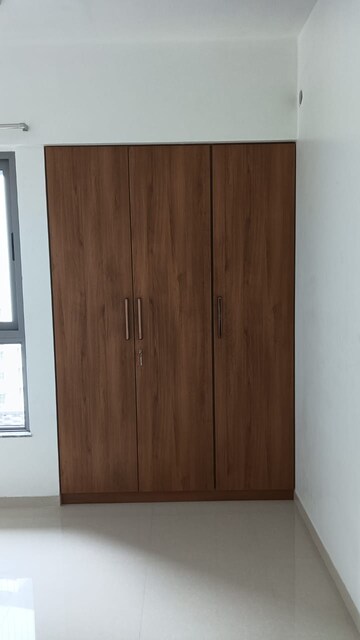 2 BHK Apartment For Rent in Kalpataru Immensa, Kolshet Road