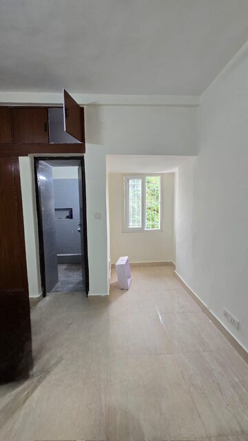 Room in 3 BHK Apartment at Vasant Kunj – for Rent