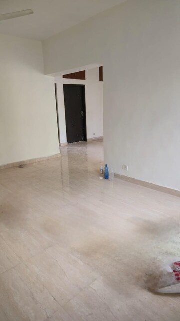 Room in 3 BHK Apartment at Vasant Kunj – for Rent