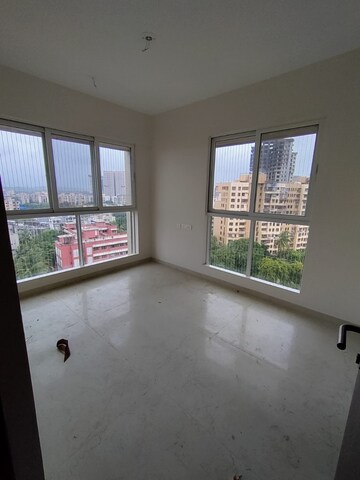 Room in 2 BHK Apartment at Dosti Oro 67, Kandivali West – for Rent