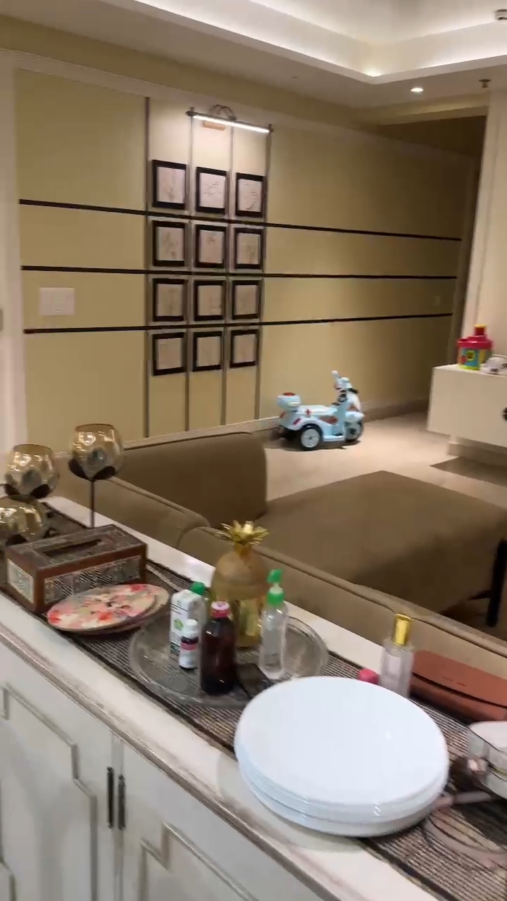 4 BHK + Servant Room Apartment For Sale in Parx Laureate