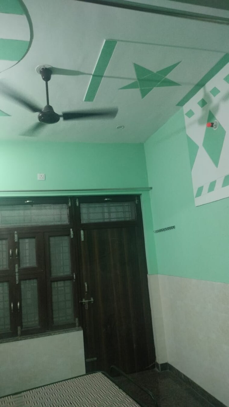 Room, sector 23 2 Bedroom 100 Sq.Yd. Villa In Sector 23 Sonipat 8906769