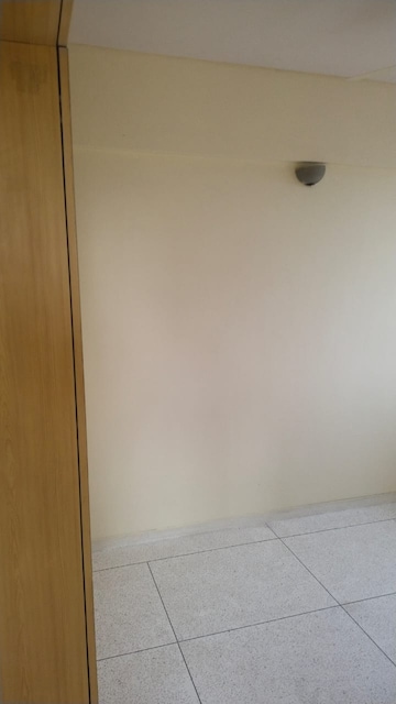 Room in 2.5 BHK Apartment at DLF The Princeton Estate, Dlf Phase V – for Rent