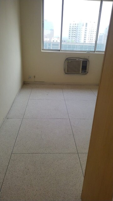 Furnished Amenities in 2.5 BHK Apartment at DLF The Princeton Estate, Dlf Phase V – for Rent