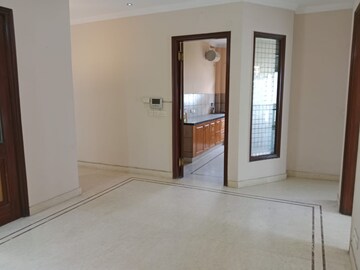 Room in 3 BHK Apartment at Veera Safdarjung Enclave, Safdarjung Enclave – for Rent
