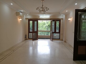 Room in 3 BHK Apartment at Veera Safdarjung Enclave, Safdarjung Enclave – for Rent