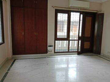 Room in 3 BHK Apartment at Veera Safdarjung Enclave, Safdarjung Enclave – for Rent