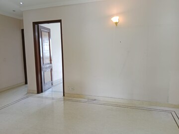 Room in 3 BHK Apartment at Veera Safdarjung Enclave, Safdarjung Enclave – for Rent