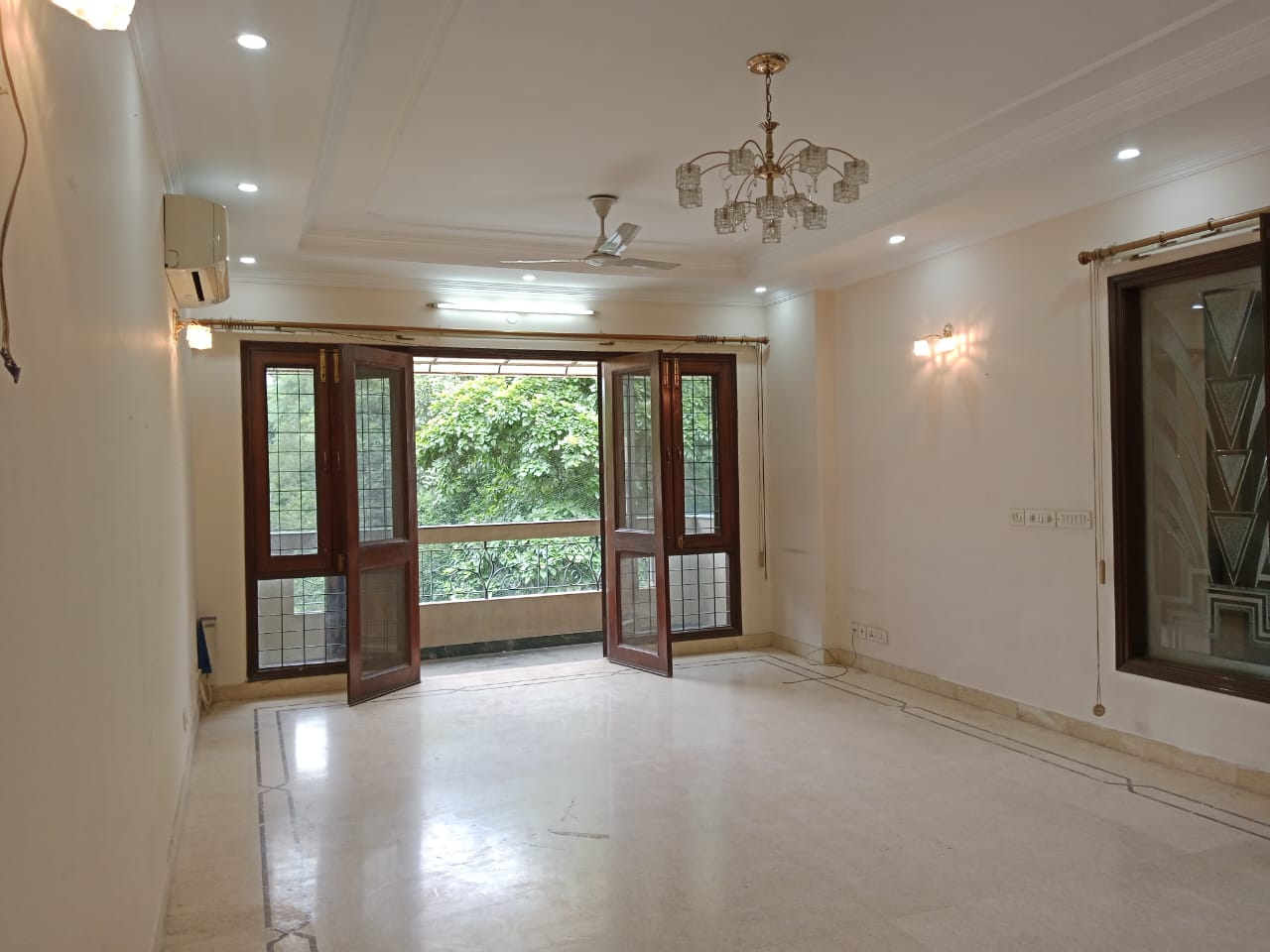 3 BHK + Servant Room Apartment For Rent in Veera Safdarjung Enclave