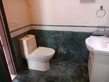 Bathroom in 3 BHK Apartment at Veera Safdarjung Enclave, Safdarjung Enclave – for Rent