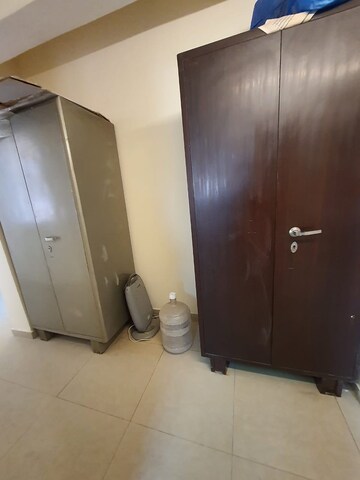 Room in 4 BHK Apartment at DLF The Wellington Estate, Dlf Phase V – for Rent