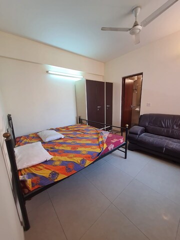 Bedroom in 3 BHK Apartment at DLF The Carlton Estate, Dlf Phase V – for Rent