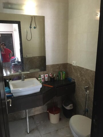 Master Bedroom in 3 BHK Apartment at DLF Exclusive Floors, Sector 53 – for Rent