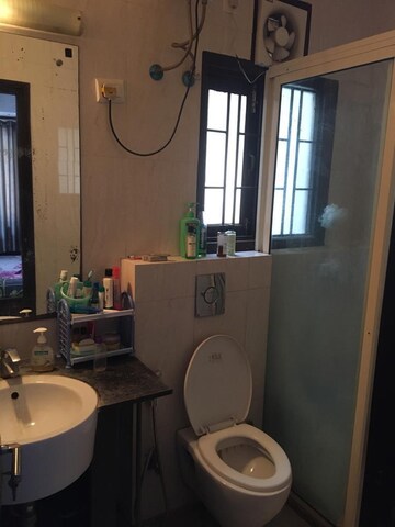Master Bedroom in 3 BHK Apartment at DLF Exclusive Floors, Sector 53 – for Rent