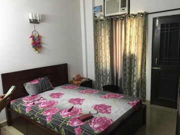 Bedroom in 3 BHK Apartment at DLF Exclusive Floors, Sector 53 – for Rent