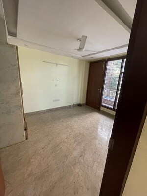 Room in 2 BHK Builder Floor at Sector 57 – for Rent