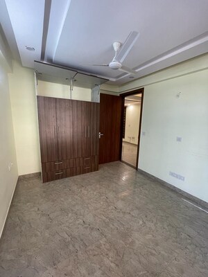 Room in 2 BHK Builder Floor at Sector 57 – for Rent