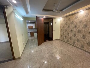 Room in 2 BHK Builder Floor at Sector 57 – for Rent