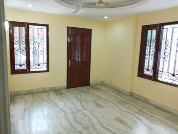 Bedroom in 4 BHK Builder Floor at The Estate Floors, Sector 43 – for Rent