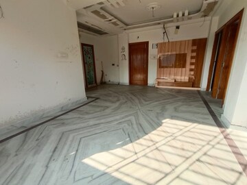 Room in 3 BHK Builder Floor at Behala – for Sale