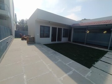 Parking in 4 BHK Independent House at Sector 47 – for Rent