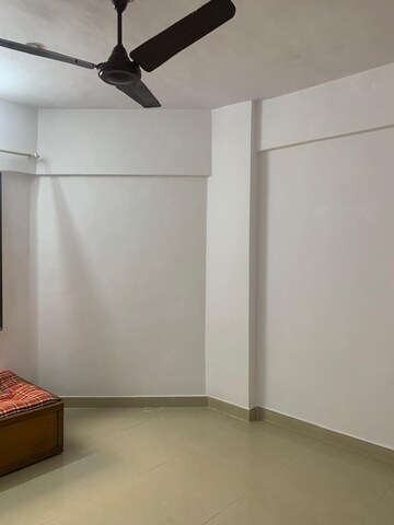 Room in 1 BHK Apartment at Andheri Green Field Towers, Jogeshwari East – for Rent