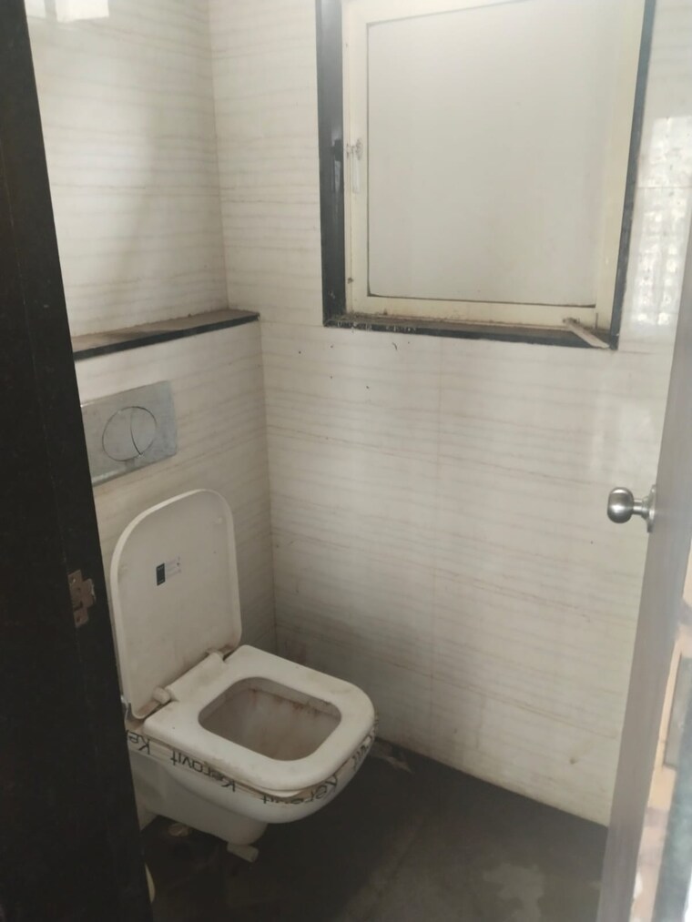 Bathroom, roswalt-raya 2 Bedroom 727 Sq.Ft. Apartment In Chembur Mumbai 8907035