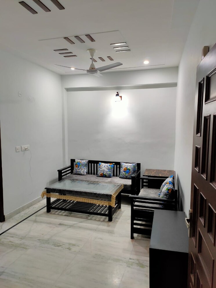 Gym, sushant lok i 2 Bedroom 1000 Sq.Ft. Builder Floor In Sushant Lok I Gurgaon 8907073