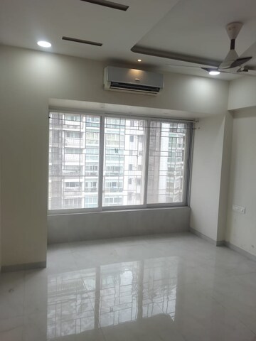Room in 2 BHK Apartment at Lokhandwala Whispering Palms, Kandivali East – for Rent