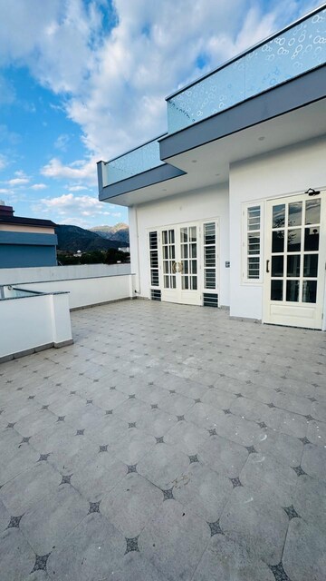 Parking in 3 BHK Villa at Sahastradhara Road – for Rent