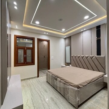Room in 4 BHK Builder Floor at Vasant Vihar – for Rent