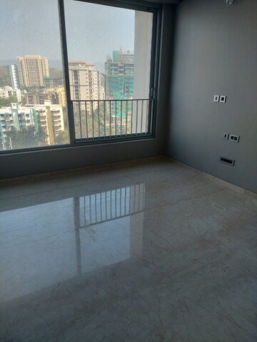 Room in 4 BHK Apartment at Oberoi Sky City, Borivali East – for Rent