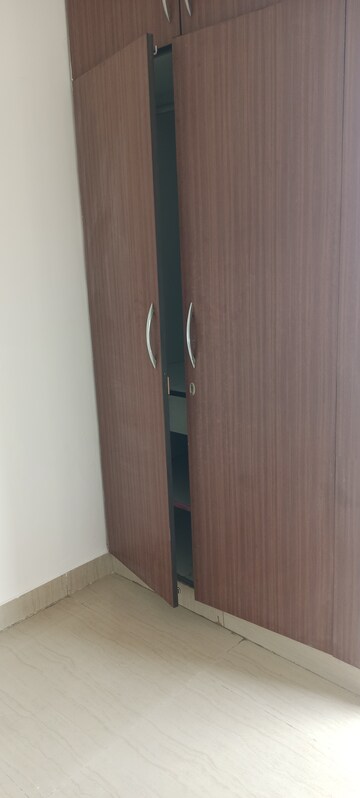 Furnished Amenities in 2.5 BHK Apartment at Antriksh Golf View, Sector 78 – for Rent