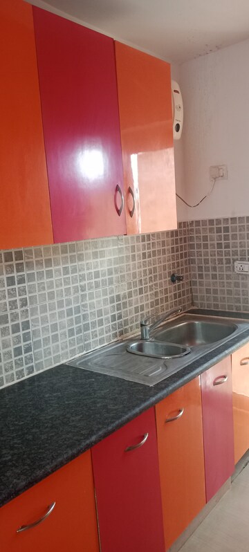 Bathroom in 2.5 BHK Apartment at Antriksh Golf View, Sector 78 – for Rent