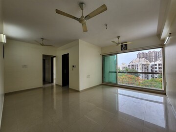 Room in 2 BHK Apartment at Lokhandwala Spring Grove, Kandivali East – for Rent