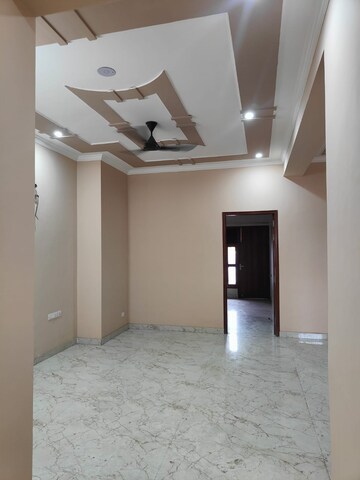 Room in 3 BHK Builder Floor at RWA Apartments Sector 41, Sector 41 – for Rent