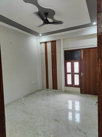Room in 3 BHK Builder Floor at RWA Apartments Sector 41, Sector 41 – for Rent