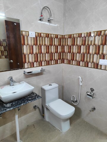 Master Bedroom in 3 BHK Builder Floor at RWA Apartments Sector 41, Sector 41 – for Rent