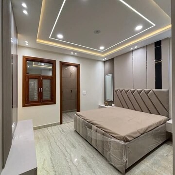 Room in 4 BHK Builder Floor at Vasant Vihar – for Rent