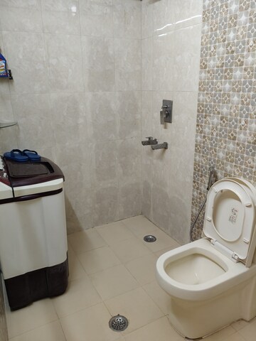 Attached Bathroom in 1 BHK Builder Floor at Pant Nagar – for Rent