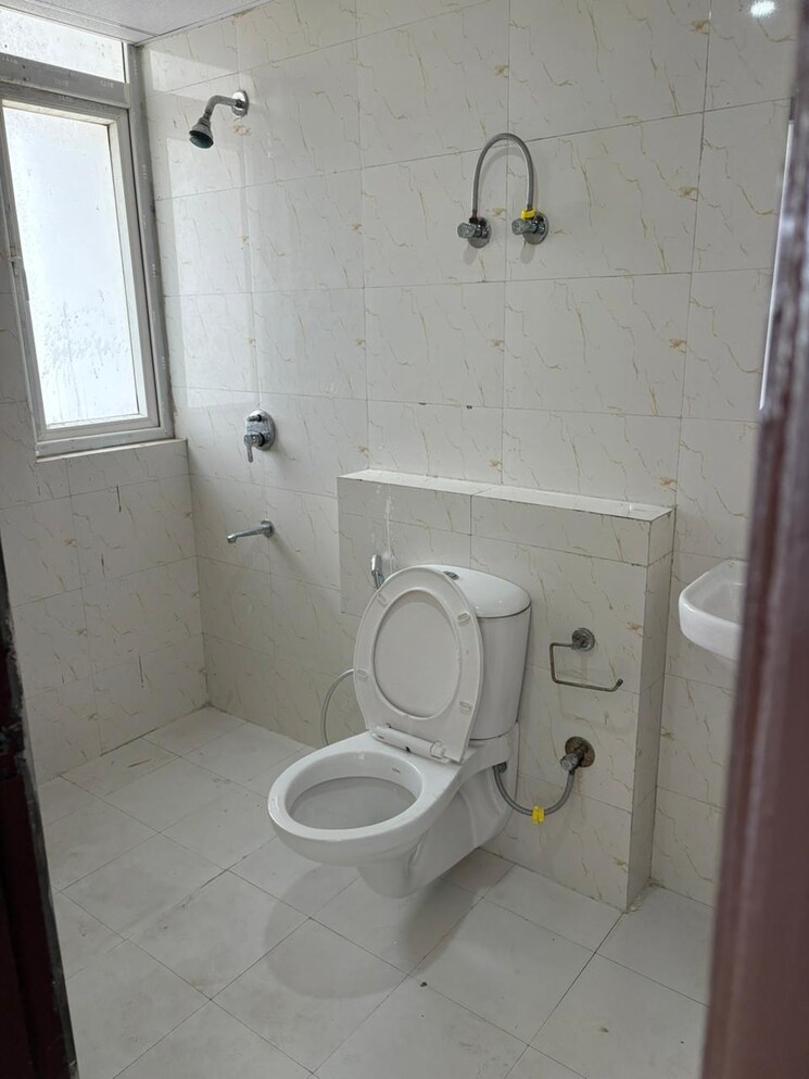 Bathroom, slf-anushree 3 Bedroom 1614 Sq.Ft. Apartment In Sector 75 Faridabad 8907258