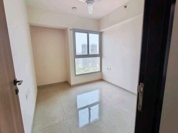 2 BHK Apartment For Sale in Kalpataru Immensa B, Kolshet Road