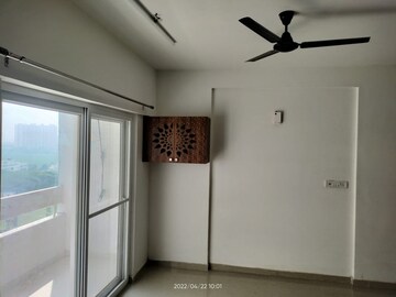 Room in 3 BHK Apartment at Nitesh Hyde Park, Bannerghatta Road – for Rent
