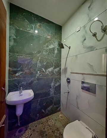Bathroom in 2.5 BHK Builder Floor at Sector 33 – for Sale