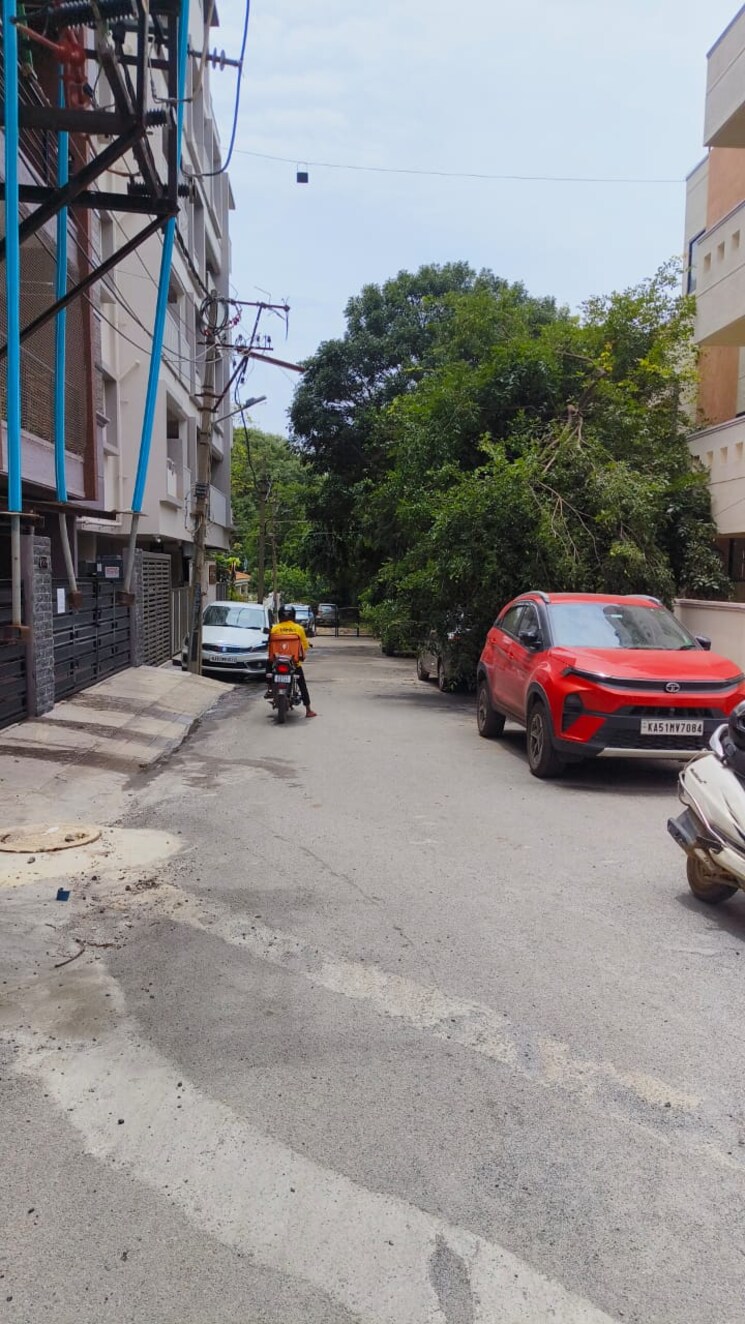  Parking, reliable-lake-dew-residency 6+ Bedroom 2400 Sq.Ft. Independent House In Haralur Road Bangalore 8907465