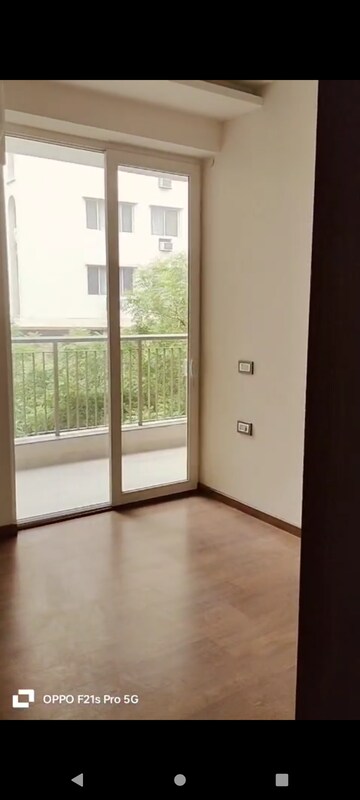Room in 4 BHK Builder Floor at Dlf Phase iv – for Rent