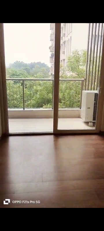 Room in 4 BHK Builder Floor at Dlf Phase iv – for Rent