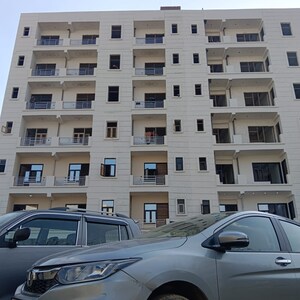 2.5 BHK Builder Floor For Sale in Vaishnav Apartments, Sector 73